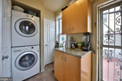 2237 Bainbridge St, Philadelphia PA 19147-2313 exterior