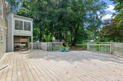 971 Farms Rd, Wallingford CT 06492-1807 exterior