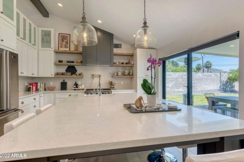 3413 45th St, Phoenix AZ  85018-6028 exterior