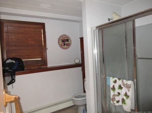 12 Renee Ln, Enfield CT 06082-5768 exterior