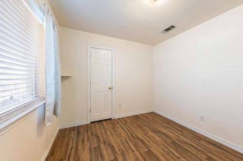 4719 Castleman Dr, Austin TX 78725-1720 exterior