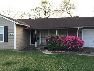 4017 Woodcraft St, Houston TX  77025-5708 exterior