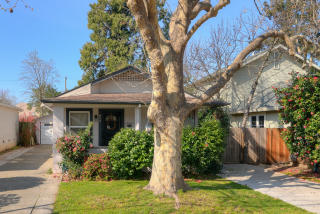 848 52nd St, Sacramento CA  95819-3524 exterior