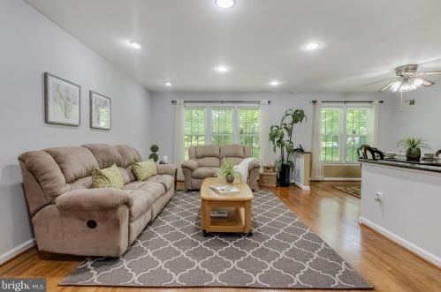 8717 Liberty Ln, Rockville, MD 20854-3627