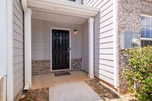 2554 Piering Dr, Lithonia GA  30038 exterior