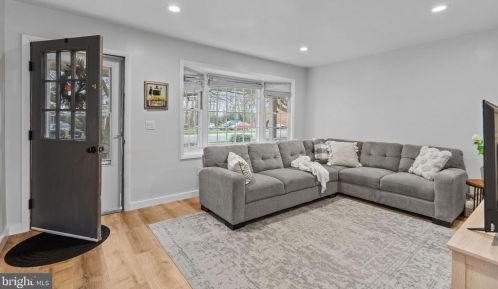 1232 Peggy Dr, Hummelstown PA  17036-9014 exterior