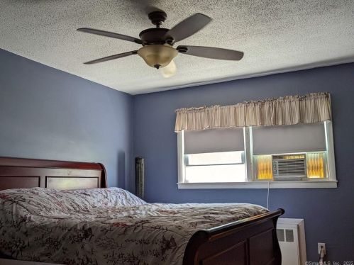 247 Hackmatack St, Manchester CT 06040-6512 exterior