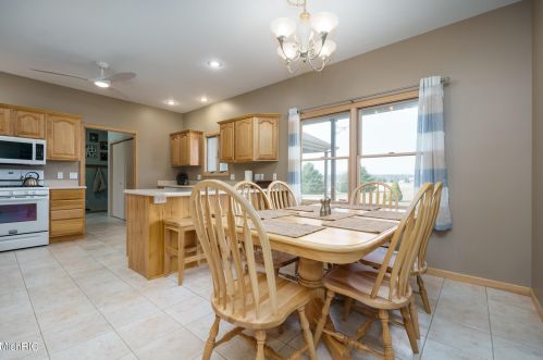 8242 E Ave, Kalamazoo MI 49048-9622 exterior