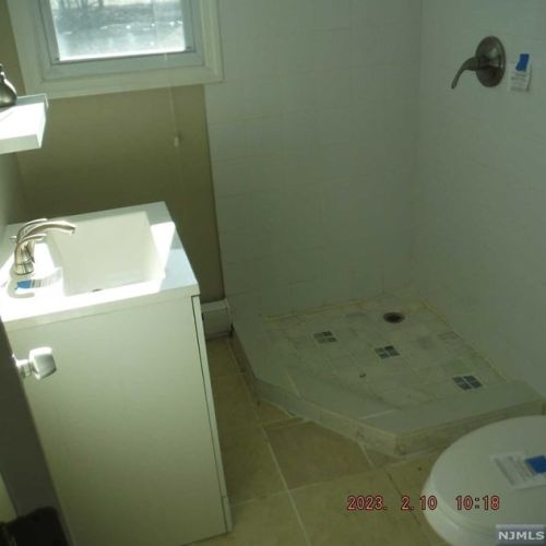 19 Cres Ave, Paterson NJ 07512-2305 exterior