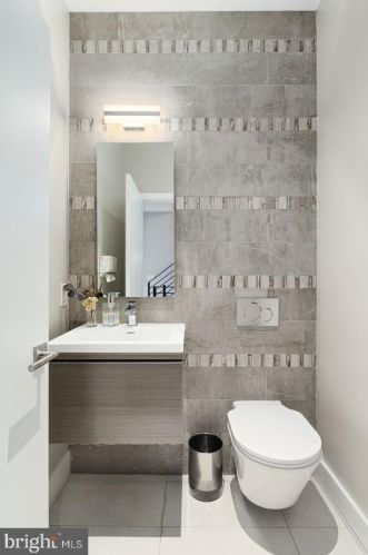 308 2nd St, Philadelphia PA 19133-0040 exterior