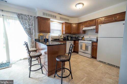 206 Maple Gln Cir, Pottstown PA 19464-3253 exterior