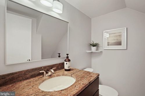 2216 Dearing St, Alexandria VA 22302-1804 exterior