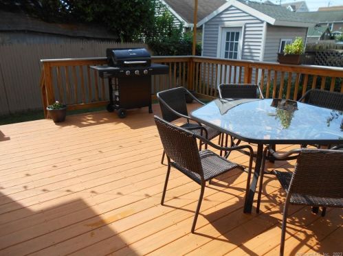 22 Botsford Ave, Milford CT 06460-5805 exterior