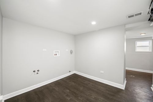 7325 Champlain Ave, Chicago IL 60619-1828 exterior