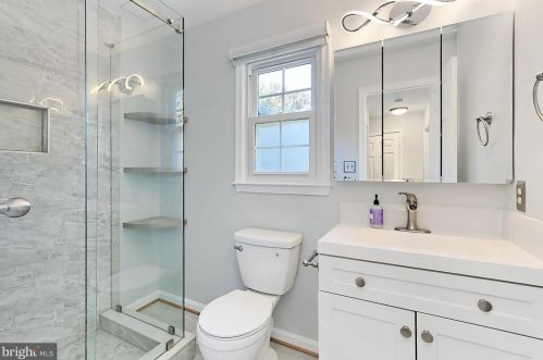 7712 Midday Ln, Alexandria VA 22306-2758 exterior