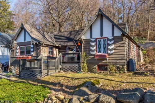 359 Shore Trl, Sparta, NJ 07871-2045