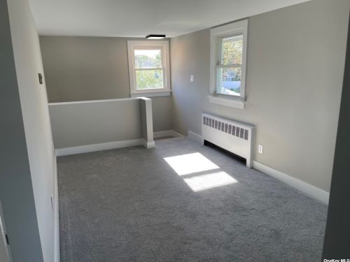 26 Anchor Ct, Babylon NY 11704-7421 exterior