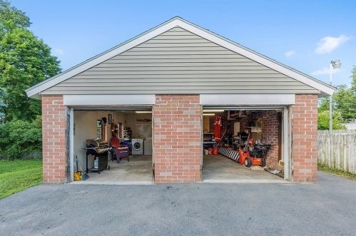 30 Maple Ave, North Andover MA 01845-3613 exterior