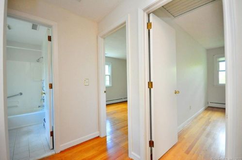 51 Lincoln Way, Windsor CT 06095-3545 exterior