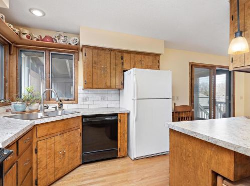 5934 Main St, Maple Plain MN 55359-9359 exterior