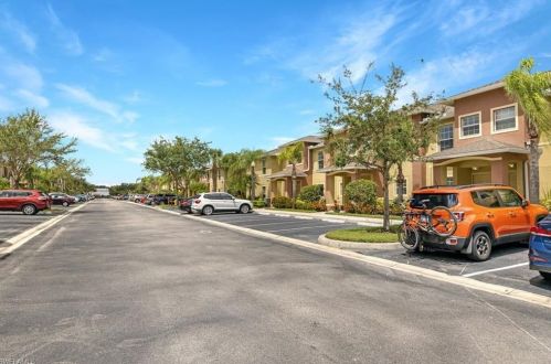 9084 Gervais Cir, Naples, FL 34120-4787