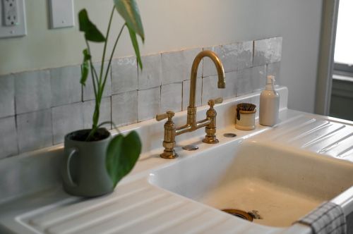 1426 Chateau St, Pittsburgh PA 15233-1242 exterior