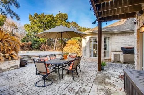 10122 Dianella Ln, Austin TX 78759-3036 exterior