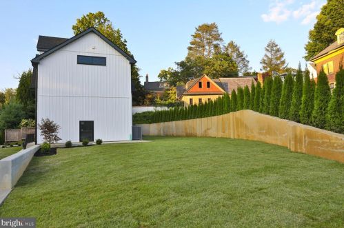 6627 Lincoln Dr, Philadelphia PA exterior