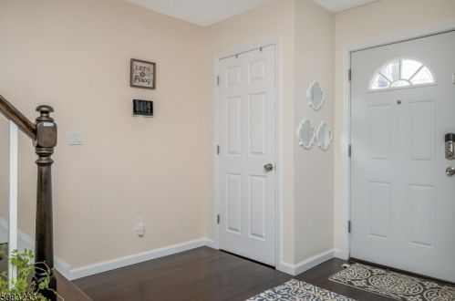 56 Irving Ave, Livingston NJ  07039-2911 exterior