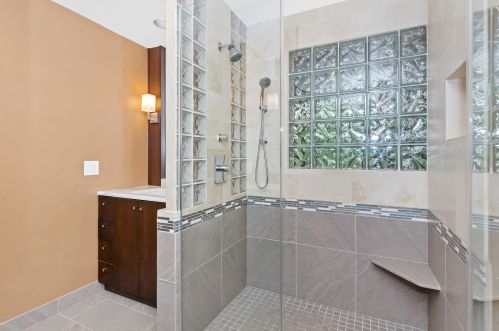 2246 Lakewood Ave, Chicago IL 60614-3629 exterior