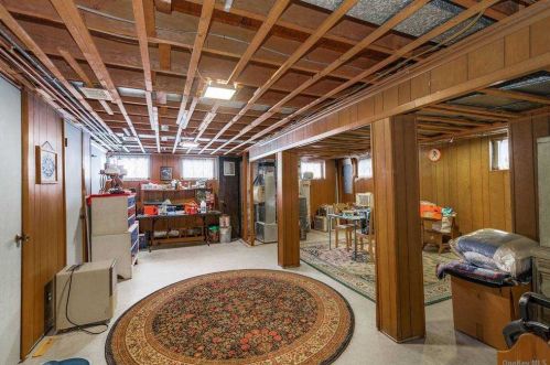 10 Pawnee Dr, Commack NY 11725-4210 exterior