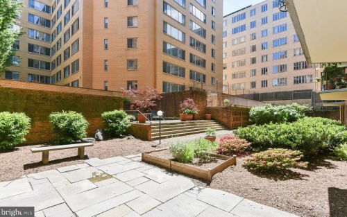 1718 P St, Washington DC  20036-1304 exterior