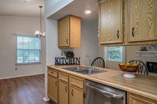 604 Meade Dr, Moon Twp PA 15108-9668 exterior