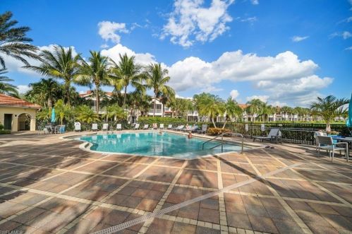 12628 Biscayne Ct, Naples FL 34105-4935 exterior