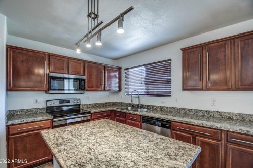 5912 Albeniz Pl, Phoenix AZ 85043-1973 exterior