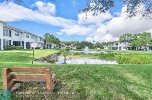 6365 Bella Cir, Boynton Beach FL 33437-5567 exterior