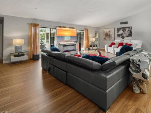 2550 16 Ave, Naples FL 34120-5492 exterior