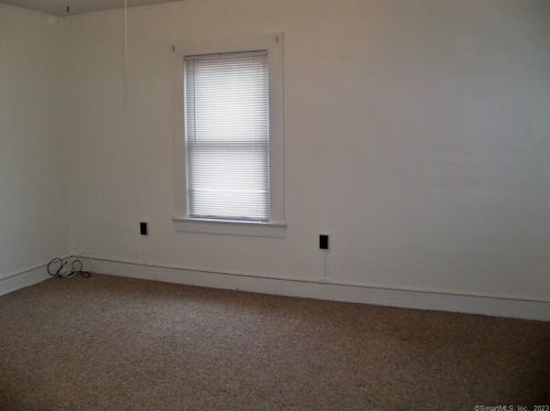 104 Meadow St, Wallingford CT 06492-3614 exterior