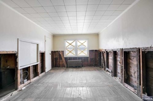 76 St, Union City NJ 07086-6629 exterior