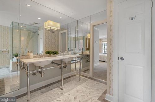 613 Royal St, Alexandria VA  22314-2031 exterior