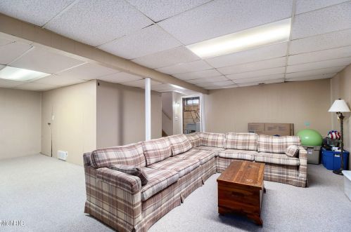 1817 Cork Street Ct, Kalamazoo MI 49001-4651 exterior