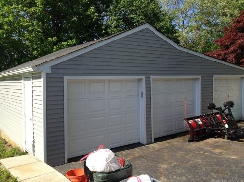 8 Paramount Dr, Seymour, CT 06483-3018