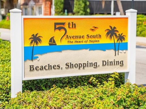 1990 Kingfish Rd, Naples FL 34102-1536 exterior