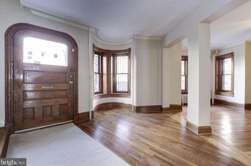 1702 Swann St, Washington DC  20009-5535 exterior