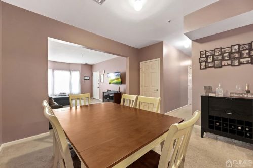 62 Frst Dr, Piscataway NJ 08854-2276 exterior