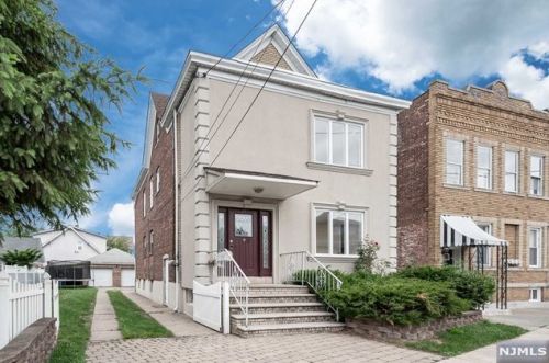 23 Market St, Outwater, NJ 07026-3744