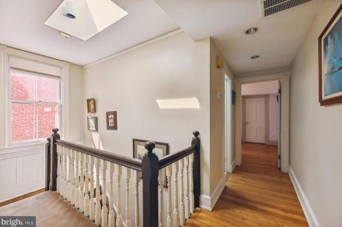 311 5 St, Washington DC 20003-1104 exterior