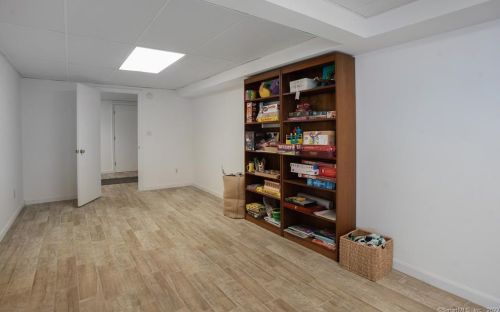 97 Holmes Rd, Ridgefield CT  06877-4303 exterior