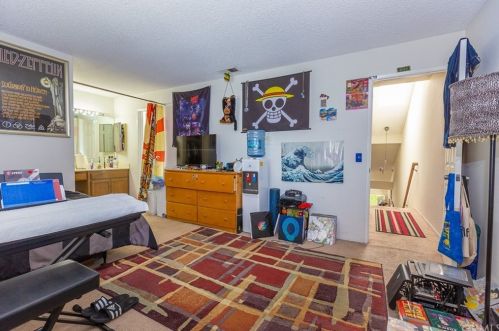 1042 Walnut St, Tustin CA 92780-4642 exterior