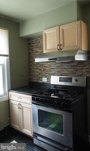 612 Burgundy Dr, Rockville MD  20850-1428 exterior